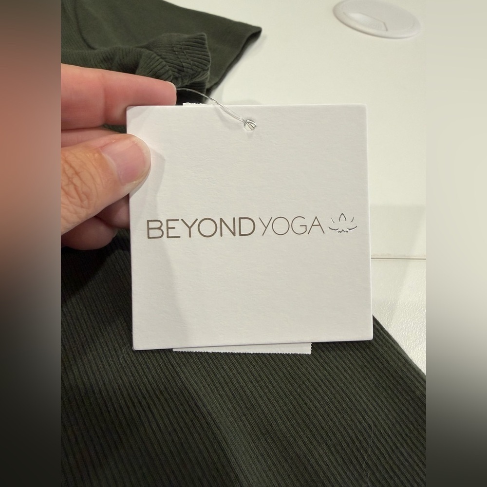 Beyond Yoga Women's Small Rib Baby Tee Olive Ink Dark Green NWT T-Shirt Cropped - Picture 5 of 8